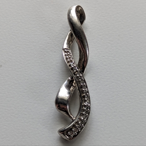 Diamond & Silver Pendant - Picture 1 of 3